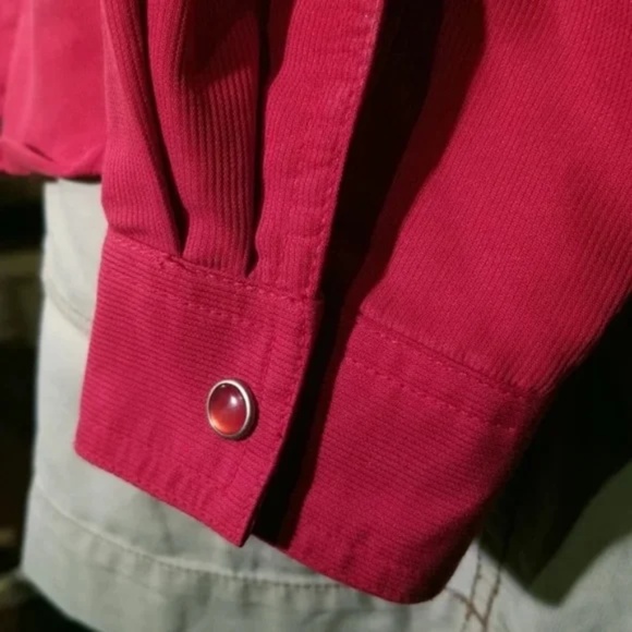 Liz Claiborne Lightweight Corduroy Button Down Shirt - Picture 5 of 6